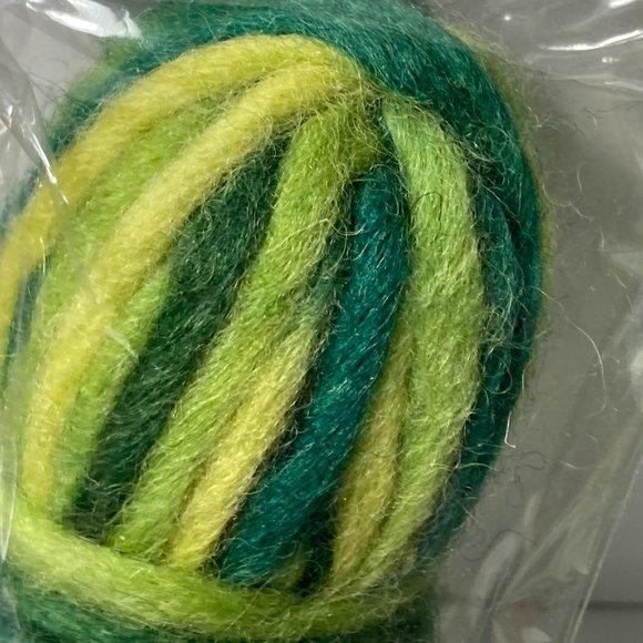 Dimensions Feltworks 100% Wool Pencil Roving Variegated Green Needle Felting - Picture 14 of 16